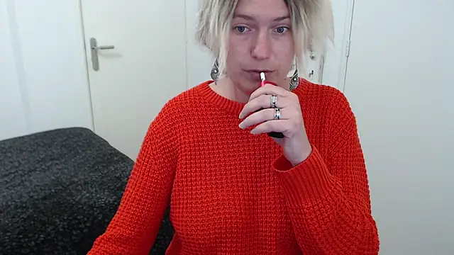 Snapshot of cumfun chatting on 10/26/25, 03:34 cumfun online show from 10/26/25, 03:34