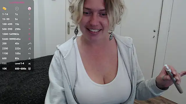 Snapshot of cumfun chatting on 10/22/25, 01:10 cumfun online show from 10/22/25, 01:10