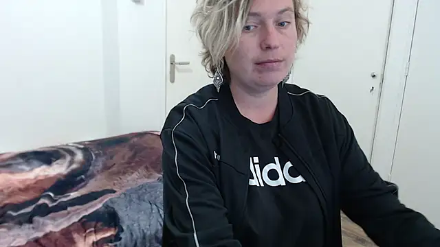 Snapshot of cumfun chatting on 11/19/25, 03:12 cumfun online show from 11/19/25, 03:12