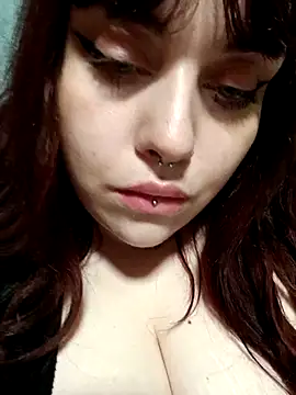 Snapshot of persefone97 chatting on 03/05/25, 12:05 persefone97 online show from 03/05/25, 12:05