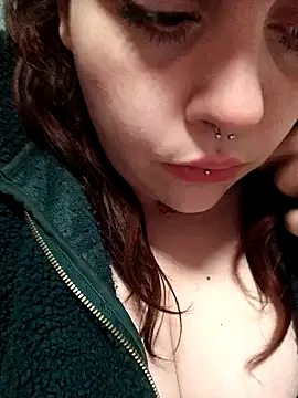 Snapshot of persefone97 chatting on 01/28/25, 12:43 persefone97 online show from 01/28/25, 12:43