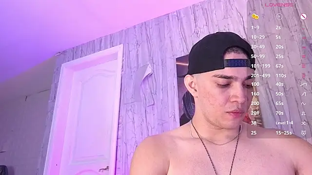 Snapshot of JUANDIAMONDS98 chatting on 05/19/26, 01:29 JUANDIAMONDS98 online show from 05/19/26, 01:29