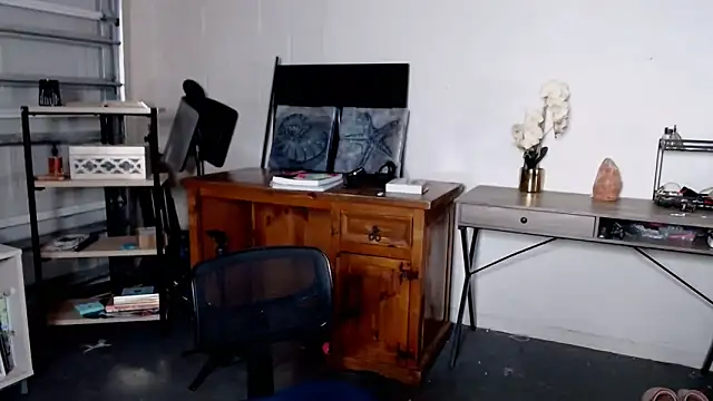 SashaEstrella online show from 10/20/25, 03:34