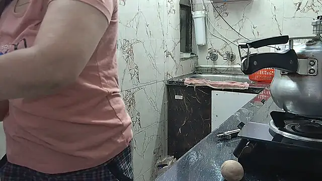 Snapshot of bhabhisexxy_880 chatting on 12/20/25, 02:25 bhabhisexxy 880 online show from 12/20/25, 02:25