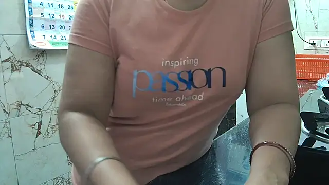 Snapshot of bhabhisexxy_880 chatting on 02/05/26, 02:40 bhabhisexxy 880 online show from 02/05/26, 02:40