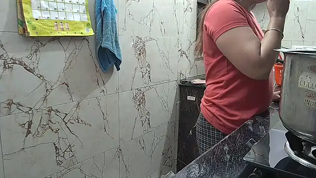 Snapshot of bhabhisexxy_880 chatting on 12/14/25, 02:40 bhabhisexxy 880 online show from 12/14/25, 02:40