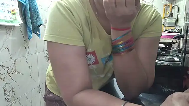 Snapshot of bhabhisexxy_880 chatting on 04/28/26, 02:27 bhabhisexxy 880 online show from 04/28/26, 02:27