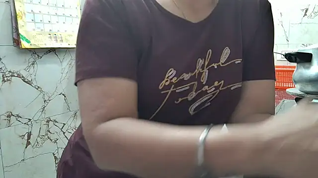 Snapshot of bhabhisexxy_880 chatting on 11/27/25, 02:23 bhabhisexxy 880 online show from 11/27/25, 02:23