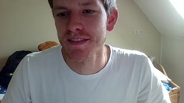 Snapshot of Love_Bert chatting on 10/12/25, 12:17 Love Bert online show from 10/12/25, 12:17