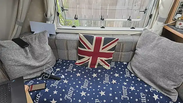 Snapshot of British__Rosie chatting on 07/10/26, 08:25 British Rosie online show from 07/10/26, 08:25