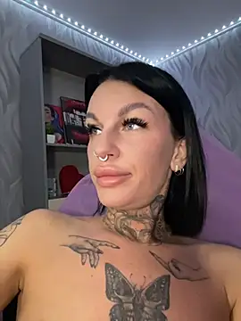 Snapshot of angel_devil_forever chatting on 06/16/26, 10:43 angel devil forever online show from 06/16/26, 10:43