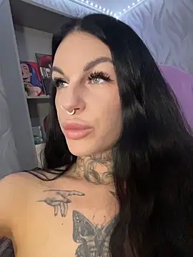 Snapshot of angel_devil_forever chatting on 06/19/26, 10:25 angel devil forever online show from 06/19/26, 10:25