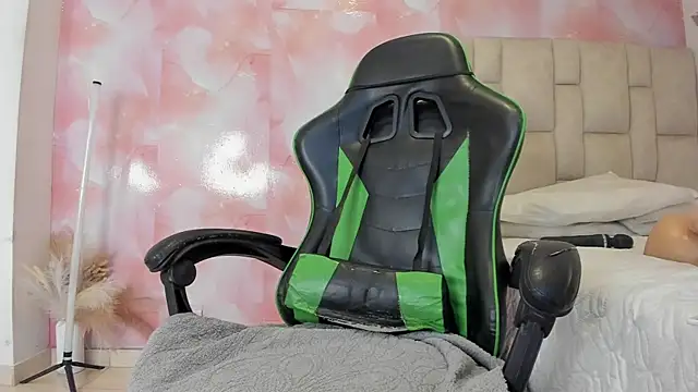 aida rose  online show from 11/21/25, 05:34