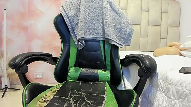 aida rose  online show from 11/27/25, 05:13