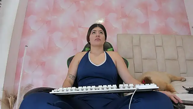 aida rose  online show from 03/12/26, 10:47