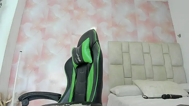 aida rose  online show from 04/05/26, 12:39