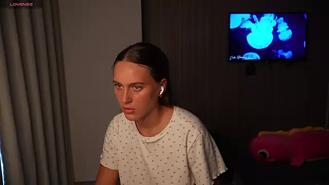Snapshot of HarleyDeess chatting on 06/28/26, 12:17 HarleyDeess online show from 06/28/26, 12:17