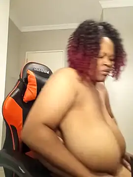 bustylisa1983 online show from 04/28/26, 05:01