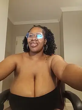 bustylisa1983 online show from 06/15/26, 05:29
