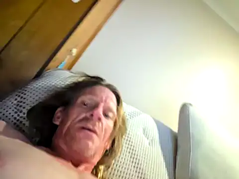 Travislovescum online show from 10/27/25, 01:01