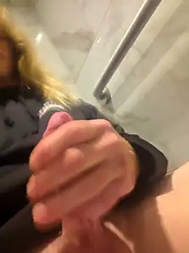 Travislovescum online show from 11/06/25, 03:10