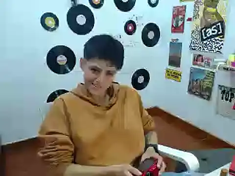 Snapshot of 9_Fernanda_9 chatting on 03/04/25, 03:22 9 Fernanda 9 online show from 03/04/25, 03:22