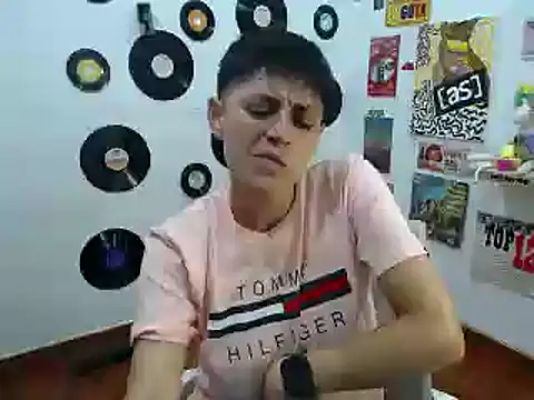 Snapshot of 9_Fernanda_9 chatting on 03/05/25, 04:45 9 Fernanda 9 online show from 03/05/25, 04:45