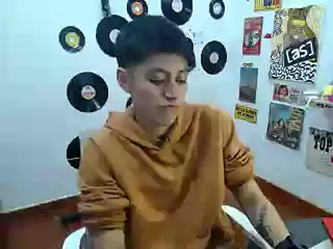 Snapshot of 9_Fernanda_9 chatting on 03/04/25, 12:18 9 Fernanda 9 online show from 03/04/25, 12:18