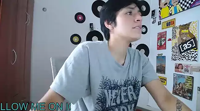 Snapshot of 9_Fernanda_9 chatting on 02/21/25, 09:32 9 Fernanda 9 online show from 02/21/25, 09:32