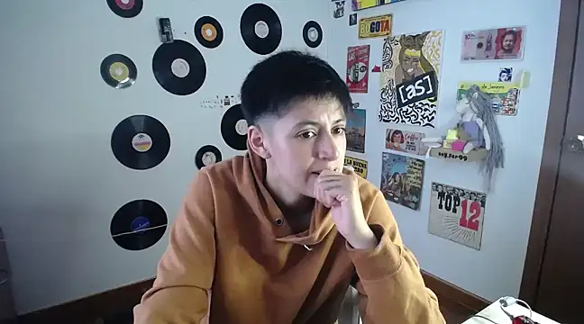 Snapshot of 9_Fernanda_9 chatting on 03/03/25, 09:05 9 Fernanda 9 online show from 03/03/25, 09:05