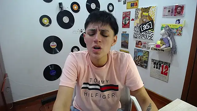 Snapshot of 9_Fernanda_9 chatting on 03/04/25, 10:38 9 Fernanda 9 online show from 03/04/25, 10:38