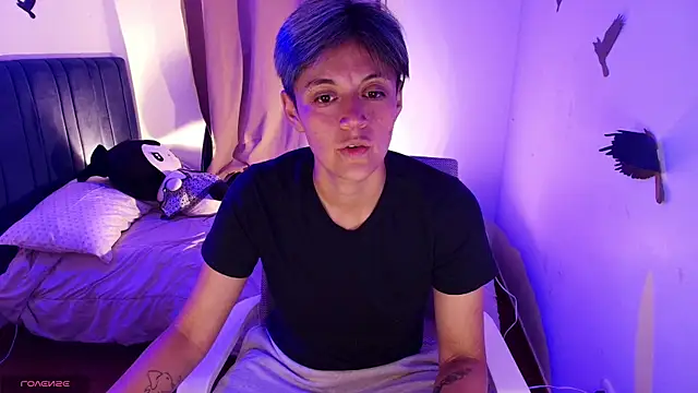 Snapshot of 9_Fernanda_9 chatting on 11/17/25, 01:31 9 Fernanda 9 online show from 11/17/25, 01:31