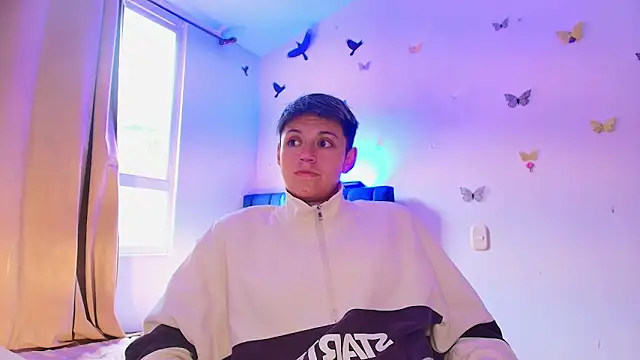 Snapshot of 9_Fernanda_9 chatting on 12/04/25, 02:05 9 Fernanda 9 online show from 12/04/25, 02:05