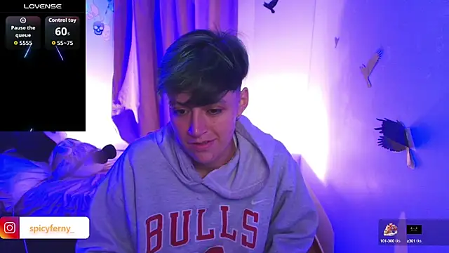 Snapshot of 9_Fernanda_9 chatting on 10/29/25, 10:25 9 Fernanda 9 online show from 10/29/25, 10:25