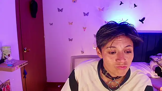 Snapshot of 9_Fernanda_9 chatting on 11/22/25, 07:51 9 Fernanda 9 online show from 11/22/25, 07:51