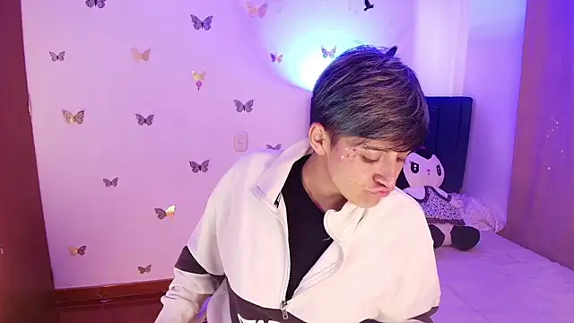 Snapshot of 9_Fernanda_9 chatting on 11/18/25, 12:30 9 Fernanda 9 online show from 11/18/25, 12:30