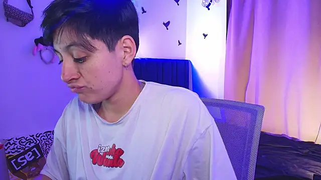 Snapshot of 9_Fernanda_9 chatting on 10/13/25, 08:38 9 Fernanda 9 online show from 10/13/25, 08:38