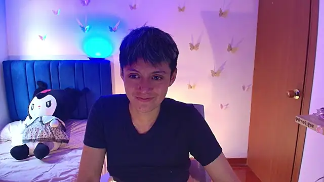 Snapshot of 9_Fernanda_9 chatting on 12/18/25, 04:44 9 Fernanda 9 online show from 12/18/25, 04:44