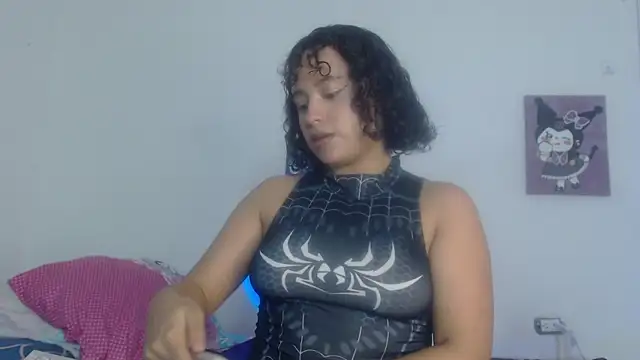 Snapshot of lou_cute chatting on 02/16/25, 03:15 lou cute online show from 02/16/25, 03:15