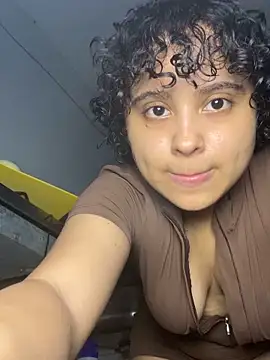 Snapshot of lou_cute chatting on 04/02/26, 03:13 lou cute online show from 04/02/26, 03:13