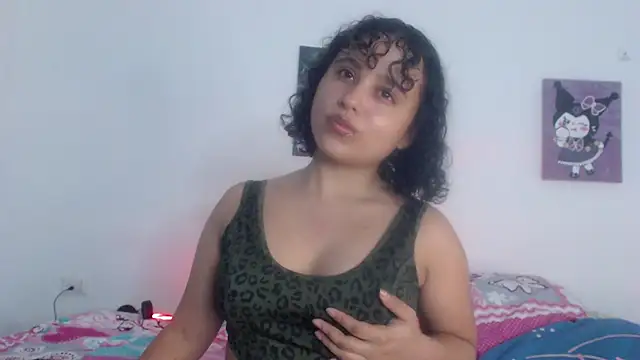 Snapshot of lou_cute chatting on 02/06/25, 04:10 lou cute online show from 02/06/25, 04:10