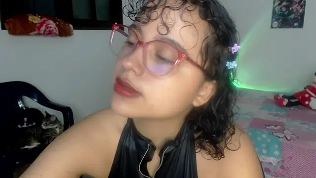 Snapshot of lou_cute chatting on 01/26/25, 10:24 lou cute online show from 01/26/25, 10:24