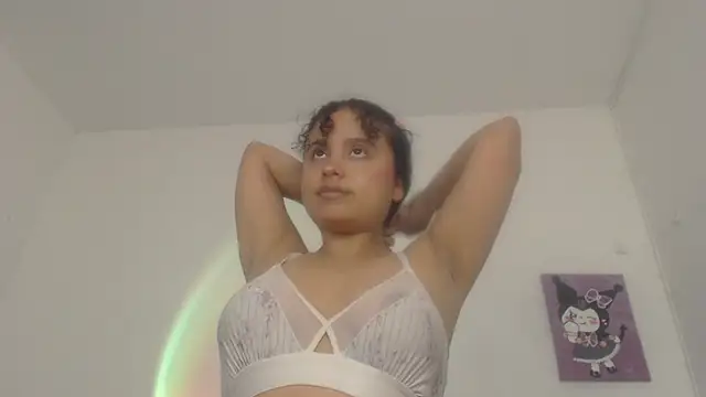 Snapshot of lou_cute chatting on 02/21/25, 03:34 lou cute online show from 02/21/25, 03:34