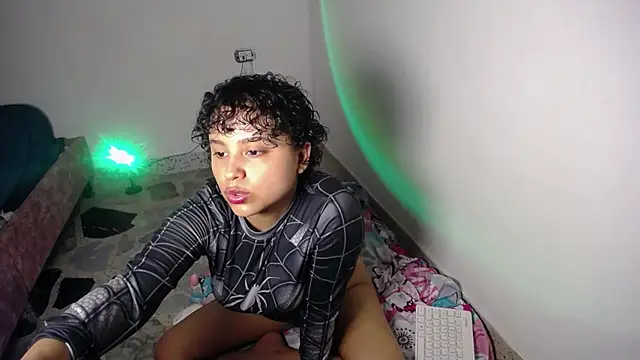 lou cute online show from 12/17/25, 07:08