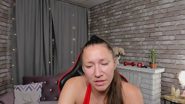 Snapshot of SarahCoksss chatting on 06/11/26, 02:53 SarahCoksss online show from 06/11/26, 02:53