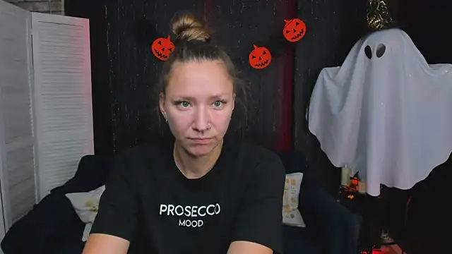 SarahCoksss online show from 10/28/25, 01:17