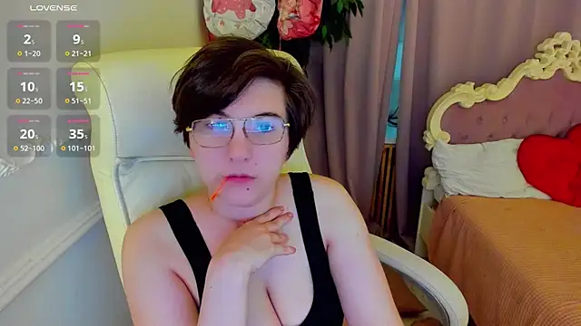 Lily Marlin online show from 06/12/26, 03:04
