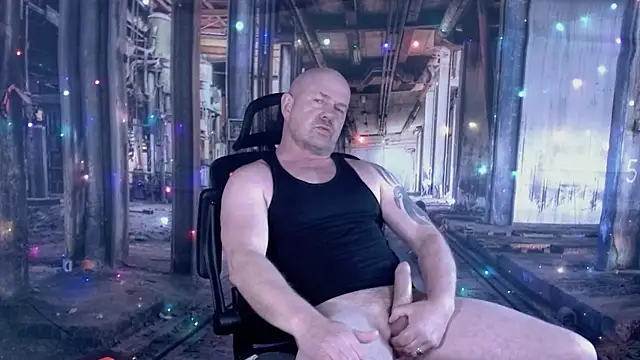 Snapshot of ManlyPrisonGuy chatting on 12/17/25, 01:16 ManlyPrisonGuy online show from 12/17/25, 01:16