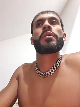 Snapshot of hothoney80 chatting on 10/23/25, 01:10 hothoney80 online show from 10/23/25, 01:10