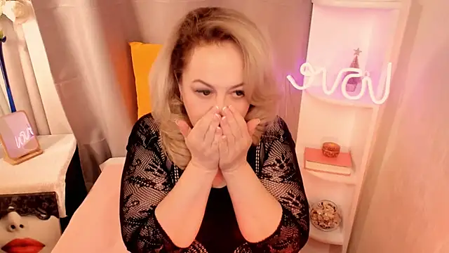 ShannaKingson online show from 02/05/25, 10:44